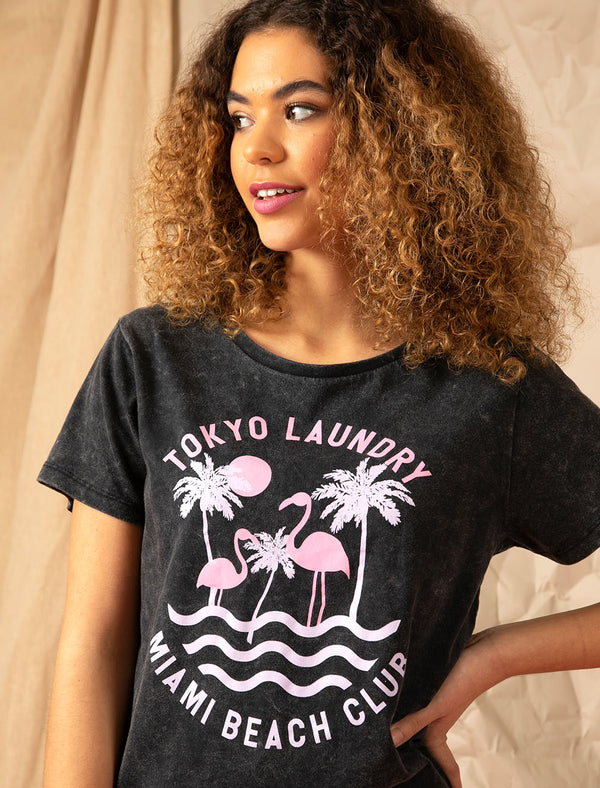 Covetes Flamingo Motif Cotton Tie Dye T-Shirt in Pirate Black - Tokyo Laundry