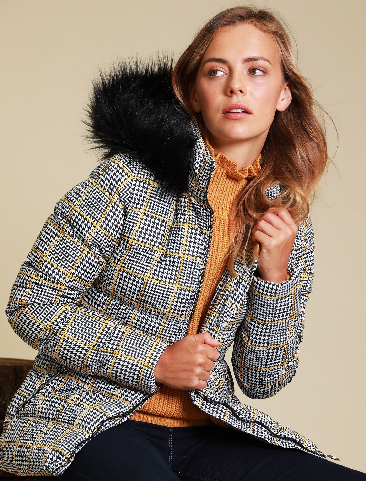 3j13706_empire_3_in_black_gold